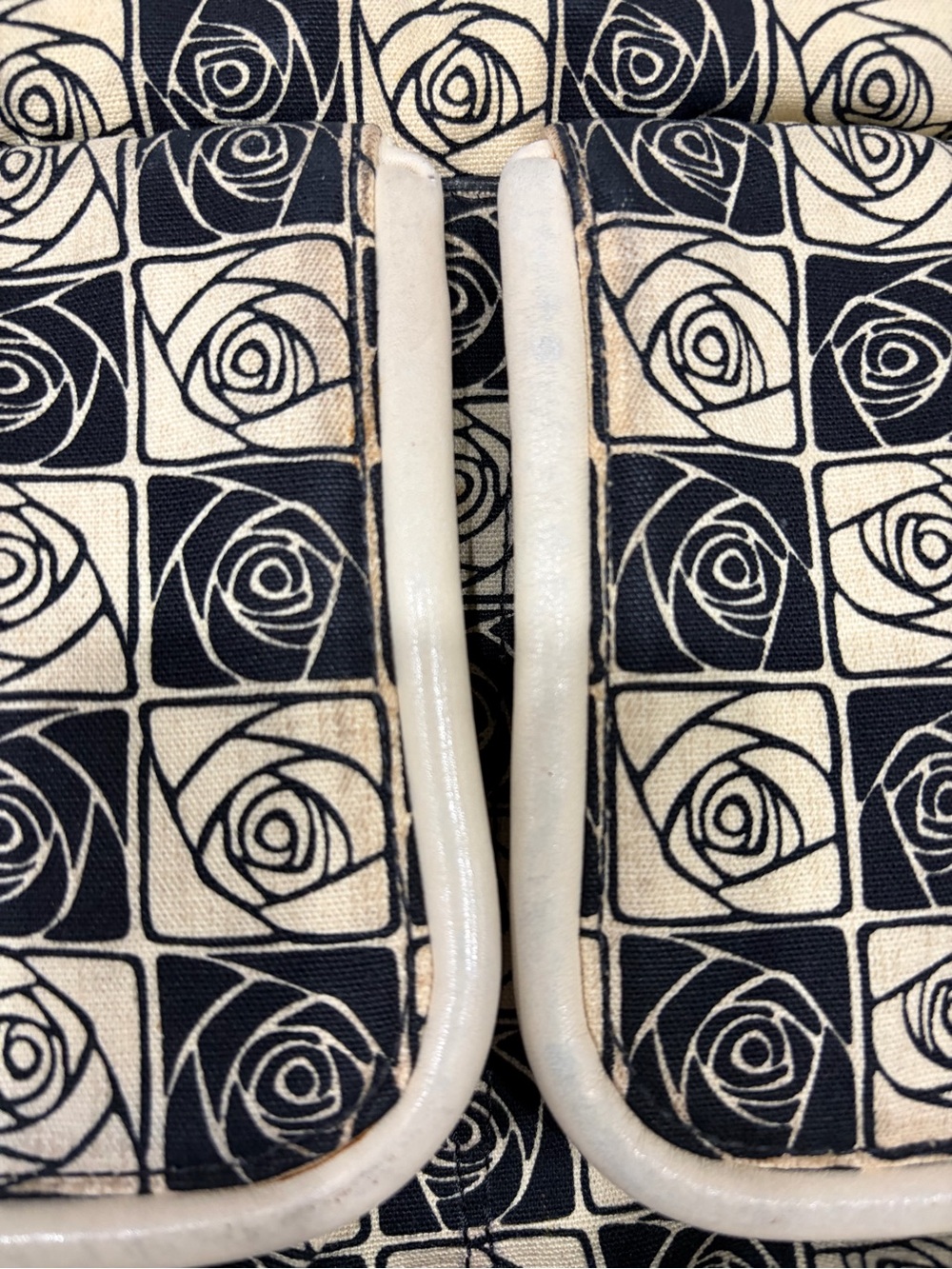 CHANEL Black and Cream Camellia Check Shoulder Bag - Picture 5 of 7